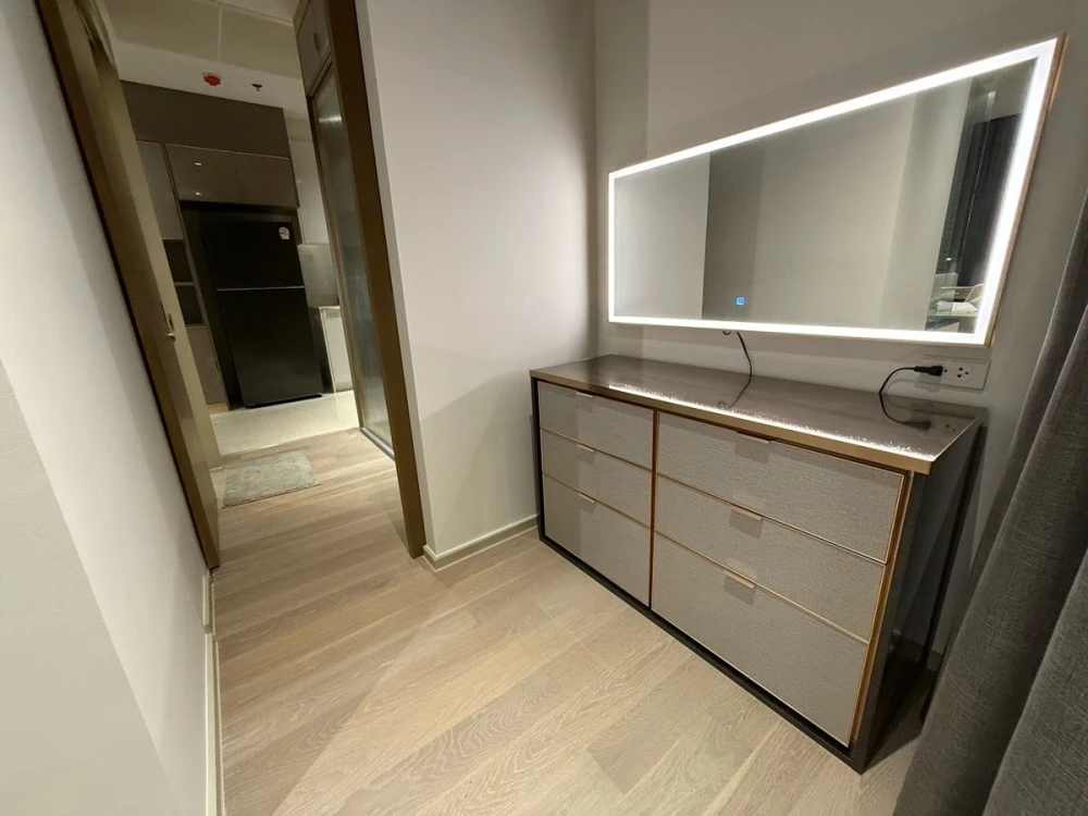For rent!! Ashton Silom Condo, 37th floor, beautiful room, city view, convenient transportation, great price, reserve now!!