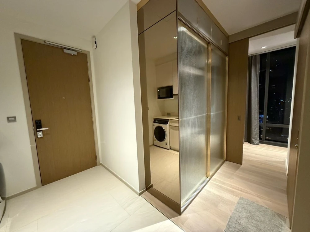 For rent!! Ashton Silom Condo, 37th floor, beautiful room, city view, convenient transportation, great price, reserve now!!