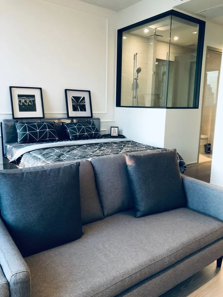 Condo for rent, Ashton Silom, river view, city view, central area, beautiful, luxurious, fully furnished !!