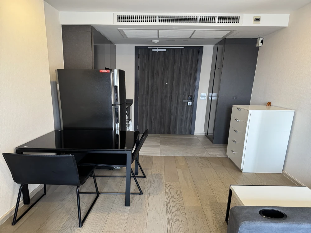 Condo for rent, Ashton Asoke, 1 bedroom, 1 bath, 15th floor, ready to move in, good location, near the train, urgently book !!