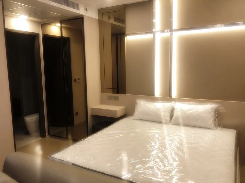 For rent!! Condo Ashton Asoke, 12A floor, luxury condo, next to MRT Sukhumvit and BTS Asoke, complete common area, don't miss it!!