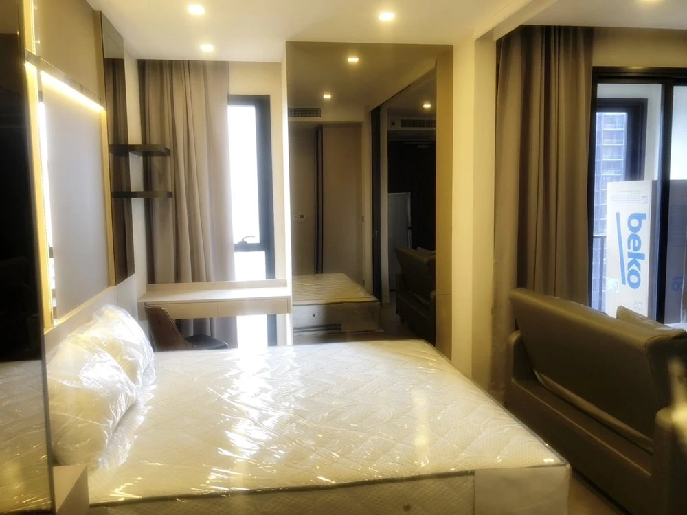 For rent!! Condo Ashton Asoke, 12A floor, luxury condo, next to MRT Sukhumvit and BTS Asoke, complete common area, don't miss it!!