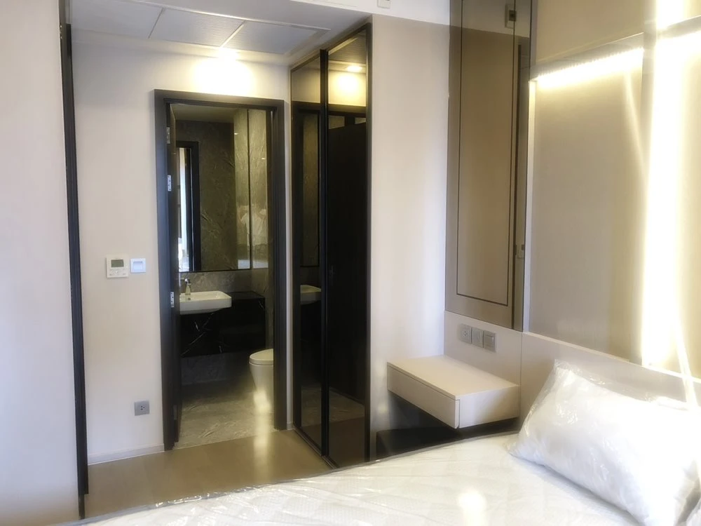 For rent!! Condo Ashton Asoke, 12A floor, luxury condo, next to MRT Sukhumvit and BTS Asoke, complete common area, don't miss it!!