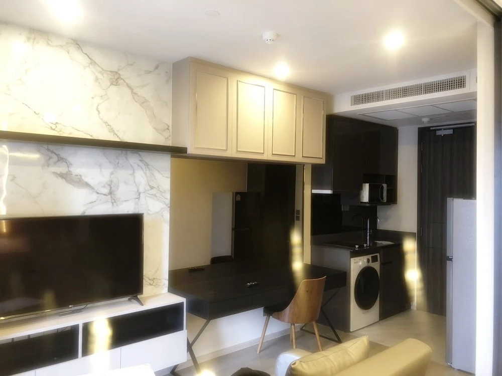 For rent!! Condo Ashton Asoke, 12A floor, luxury condo, next to MRT Sukhumvit and BTS Asoke, complete common area, don't miss it!!