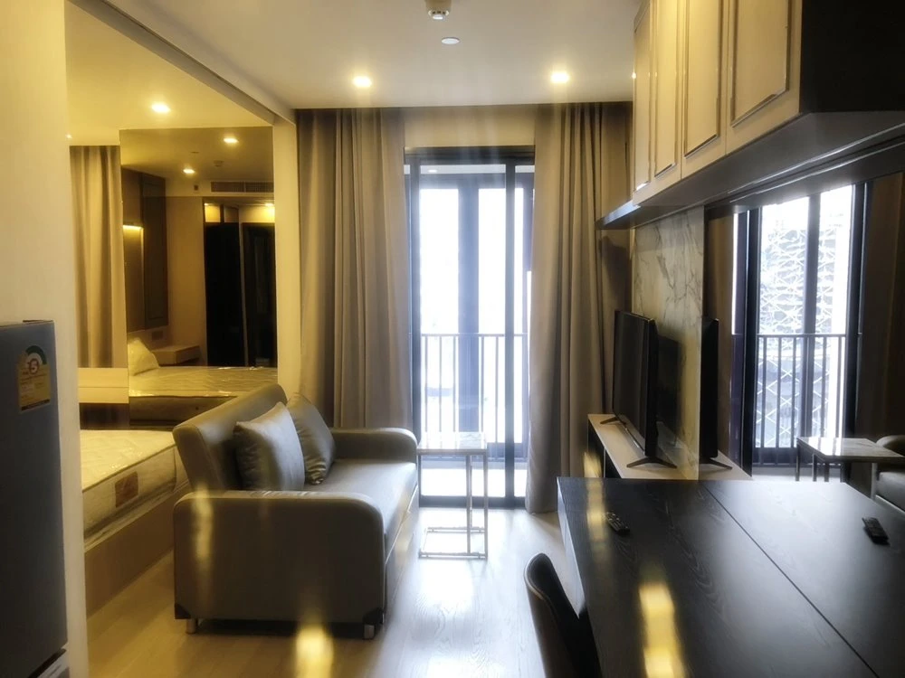 For rent!! Condo Ashton Asoke, 12A floor, luxury condo, next to MRT Sukhumvit and BTS Asoke, complete common area, don't miss it!!