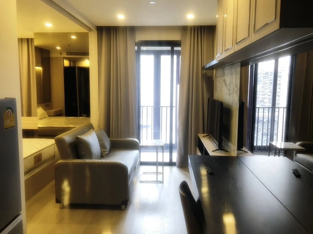 For rent!! Condo Ashton Asoke, 12A floor, luxury condo, next to MRT Sukhumvit and BTS Asoke, complete common area, don't miss it!!
