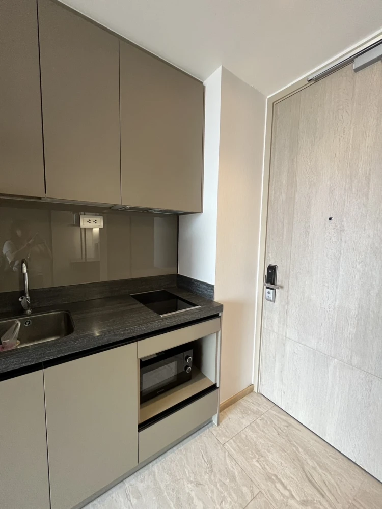 For rent!! Condo Ashton Asoke-Rama 9, 17th floor, Building A, beautiful room, great view, super cute price, book now!!