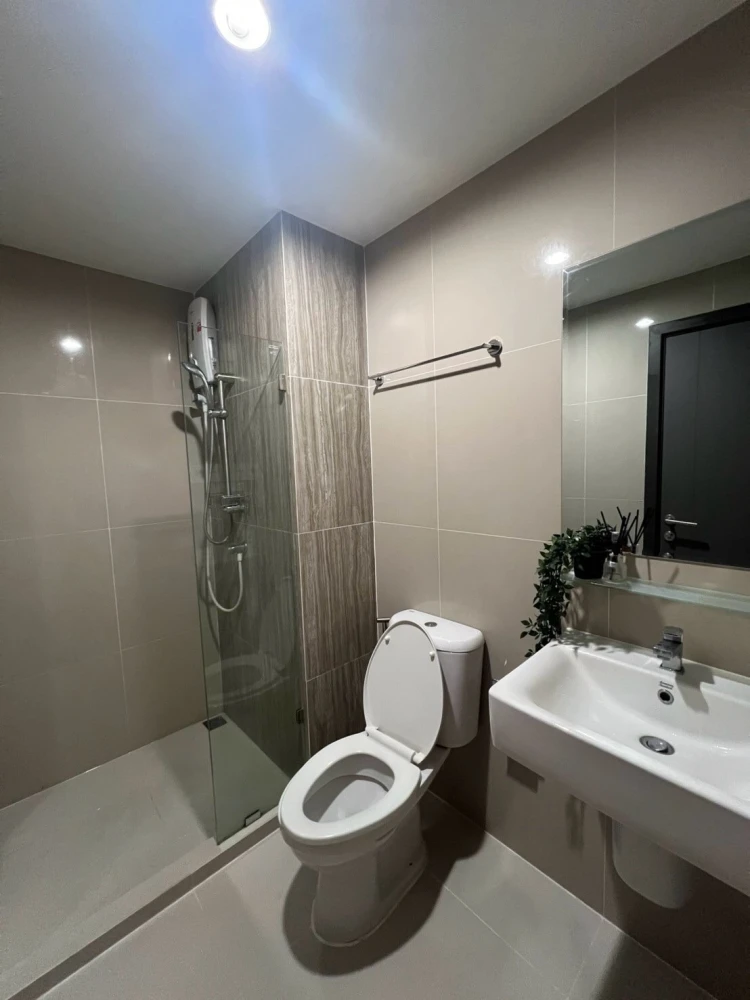 For rent!! Condo Asher Ratchada-Huai Khwang, 3rd floor, fully furnished, good price, ready to move in, hurry up and book now!!