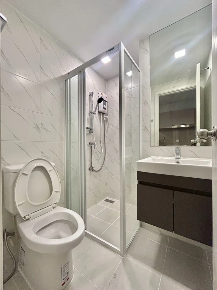 For rent!! Condo Atmoz Ratchada-Huai Khwang, 5th floor, Building C, beautiful room, ready to move in, good price, hurry to book now!!