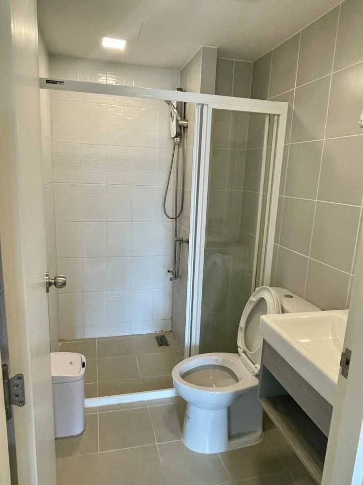 Condo for rent, Atmoz Chaengwattana, clearly separated rooms, comes with amenities, move in now!