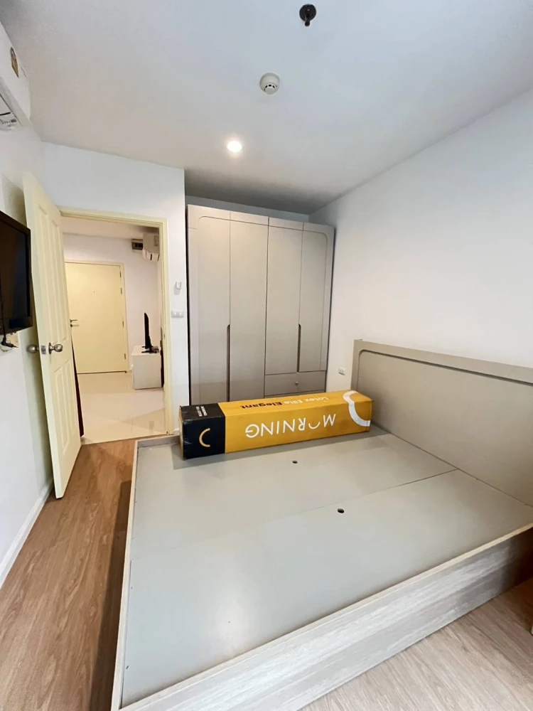 For rent!! Aspire Rama 9 Condo, 5th floor, beautiful room, fully furnished, complete with amenities. Don't miss out!!