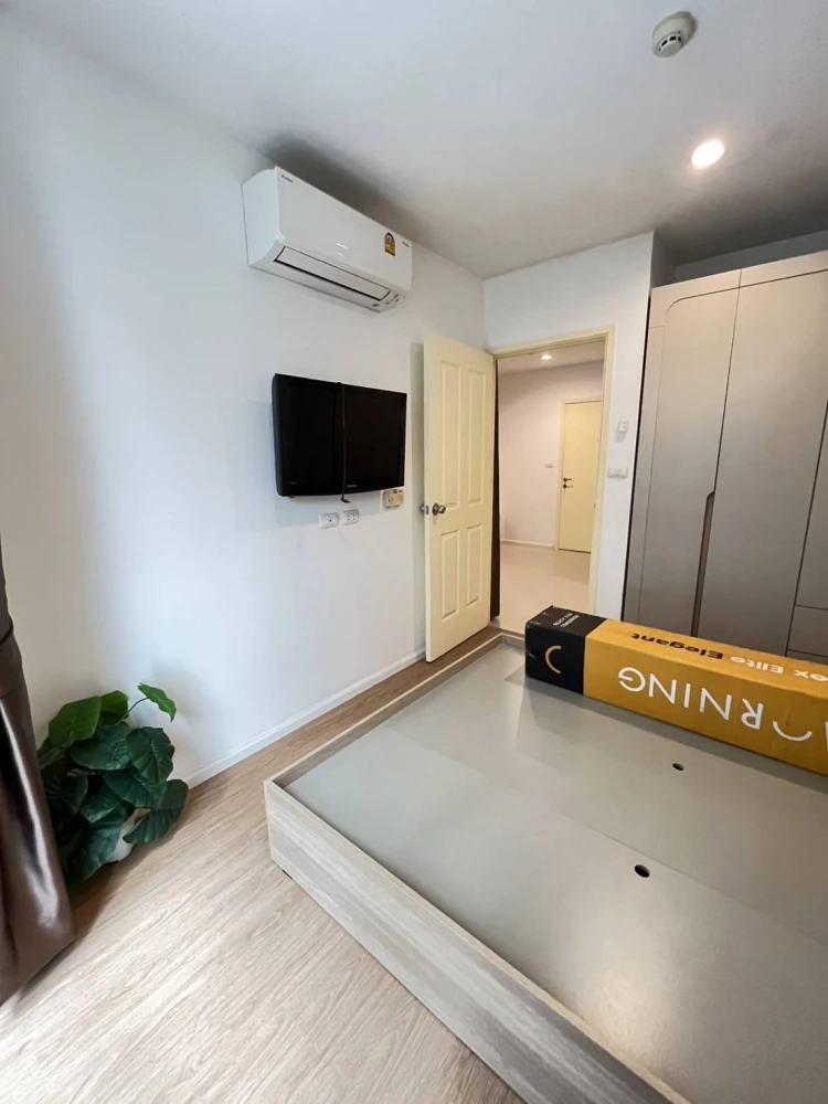 For rent!! Aspire Rama 9 Condo, 5th floor, beautiful room, fully furnished, complete with amenities. Don't miss out!!