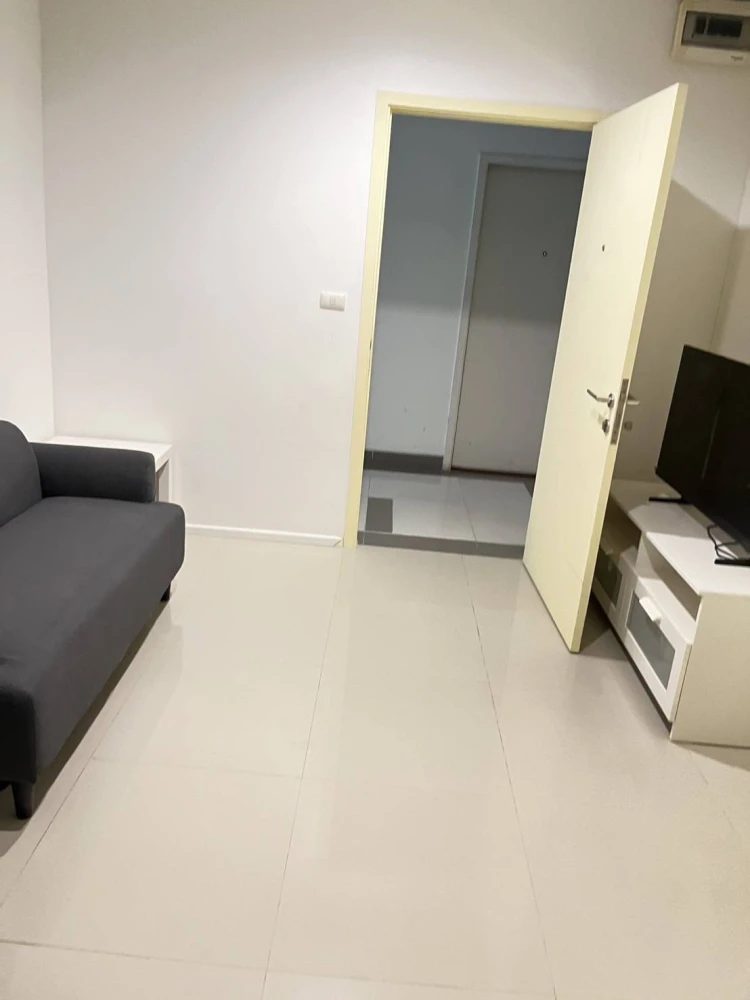 For rent!! Aspire Rama 9 Condo, 5th floor, beautiful room, fully furnished, complete with amenities. Don't miss out!!