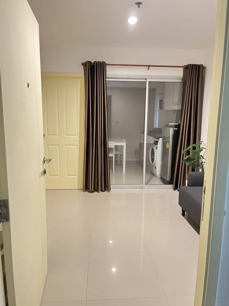 For rent!! Aspire Rama 9 Condo, 5th floor, beautiful room, fully furnished, complete with amenities. Don't miss out!!