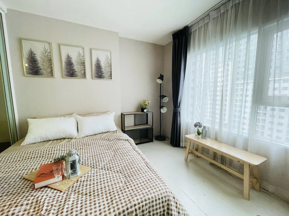 For rent, Aspire Erawan Condo, 20th floor, pool view, next to BTS Erawan like this, must book.