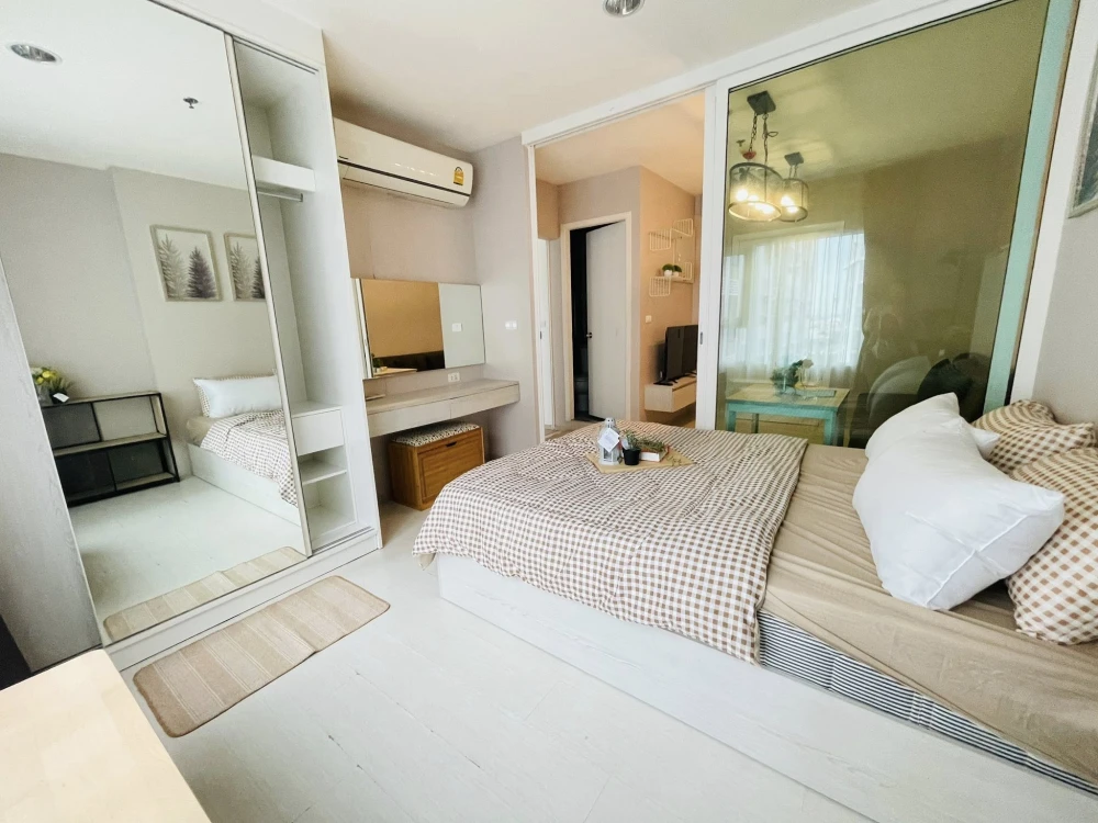 For rent, Aspire Erawan Condo, 20th floor, pool view, next to BTS Erawan like this, must book.