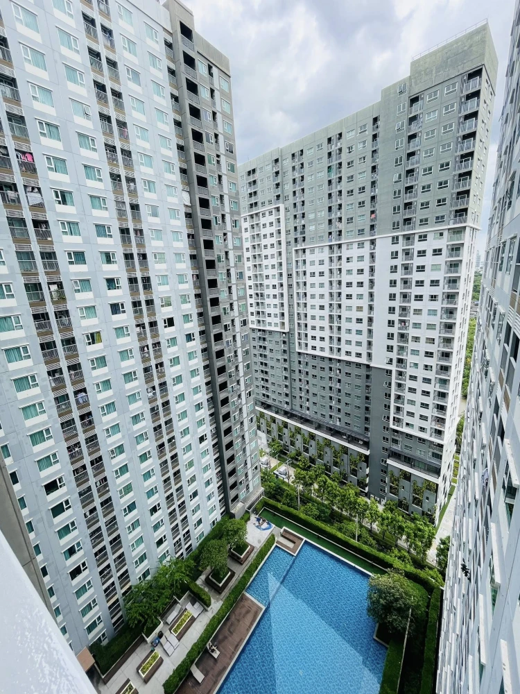 For rent, Aspire Erawan Condo, 20th floor, pool view, next to BTS Erawan like this, must book.