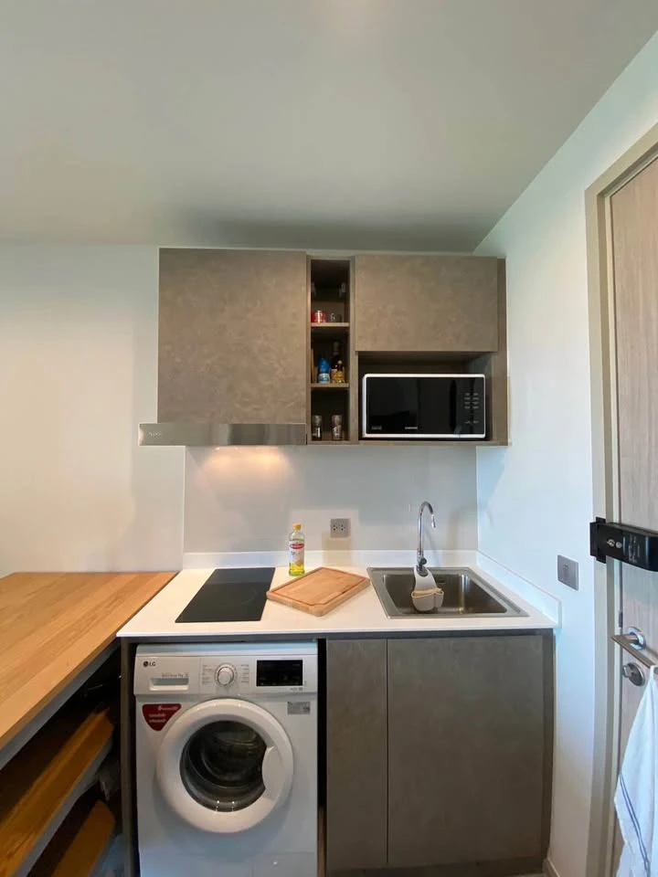 For rent!! Condo Aspire Erawan Prime, 11th floor, pool view, beautiful room, fully furnished, ready to move in, don't miss it!!