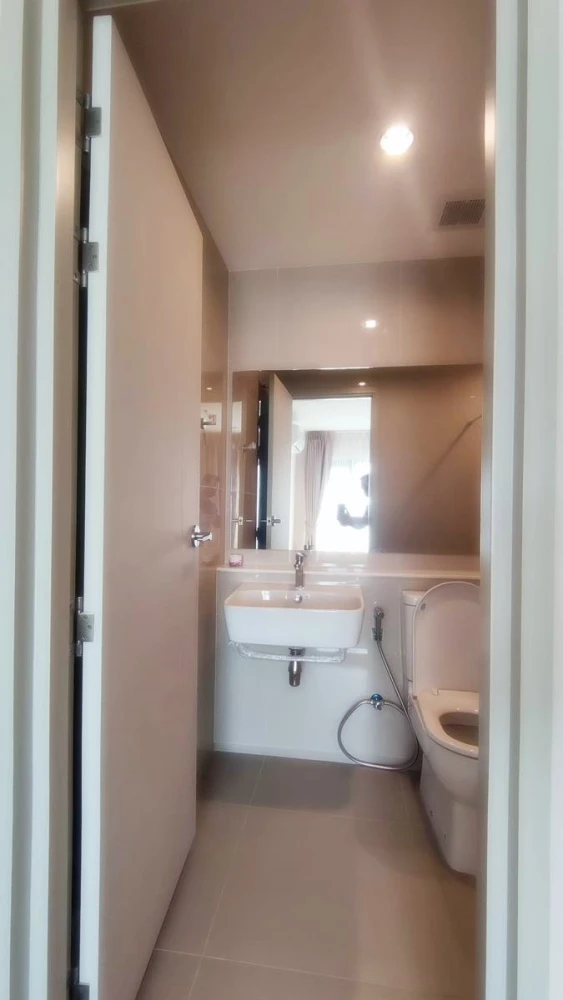 For rent!! Condo Aspire Erawan Prime, 12A floor, swimming pool view, fully furnished, just bring your bags and move in, don't miss out!!