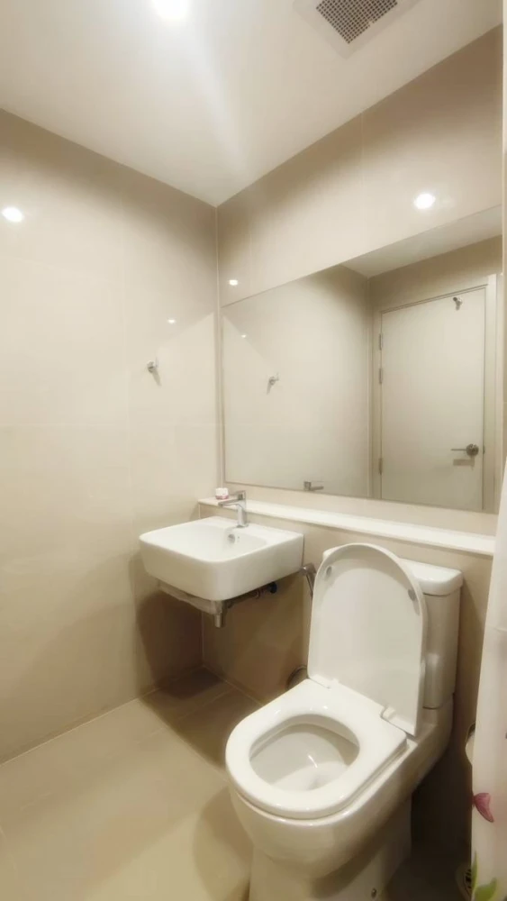 For rent!! Condo Aspire Erawan Prime, 12A floor, swimming pool view, fully furnished, just bring your bags and move in, don't miss out!!