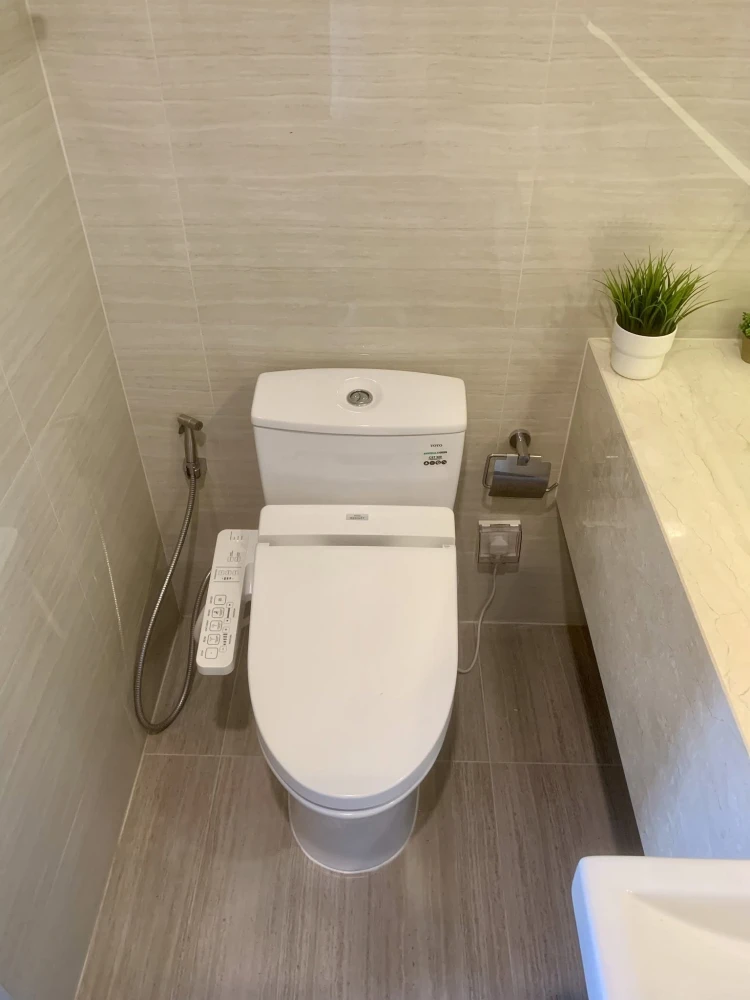 Condo for rent, Noble Bee Sukhumvit 33, nice room, spacious size, comes at a great price, book now.