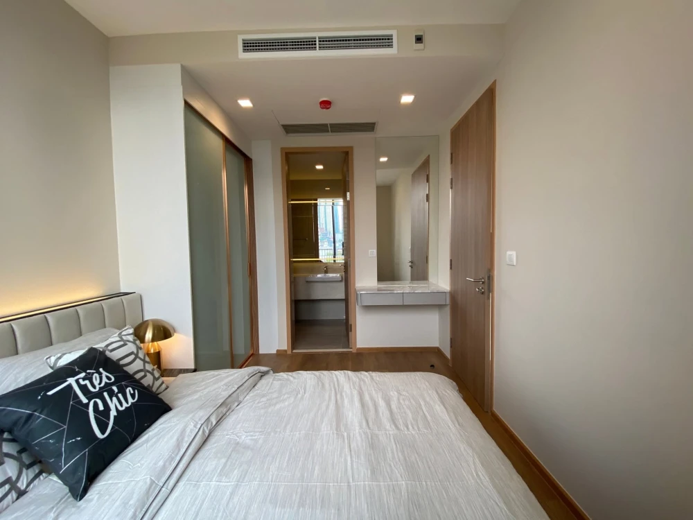 Condo for rent, Noble Bee Sukhumvit 33, nice room, spacious size, comes at a great price, book now.