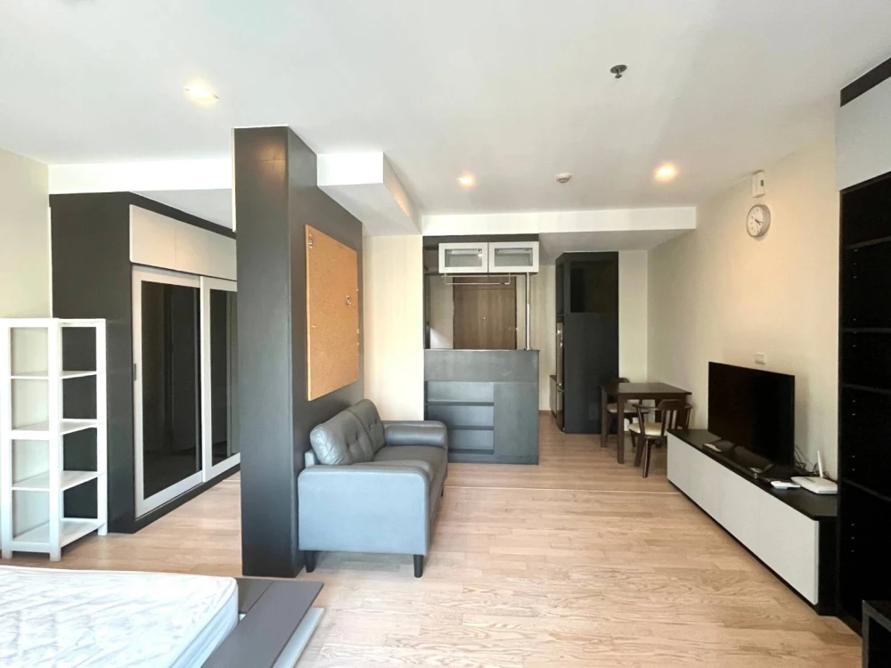 ให้เช่า!! คอนโด โนเบิล รีมิกซ์ สุขุมวิท 36 ชั้น 28 ห้องสวย renovate ใหม่ เฟอร์นิเจอร์ครบ พร้อมอยู่ ห้ามพลาด!!