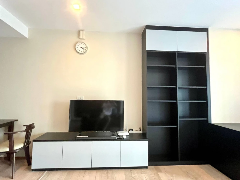 ให้เช่า!! คอนโด โนเบิล รีมิกซ์ สุขุมวิท 36 ชั้น 28 ห้องสวย renovate ใหม่ เฟอร์นิเจอร์ครบ พร้อมอยู่ ห้ามพลาด!!