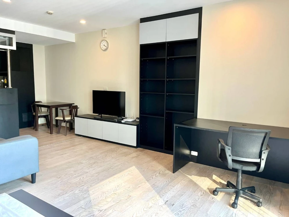 ให้เช่า!! คอนโด โนเบิล รีมิกซ์ สุขุมวิท 36 ชั้น 28 ห้องสวย renovate ใหม่ เฟอร์นิเจอร์ครบ พร้อมอยู่ ห้ามพลาด!!