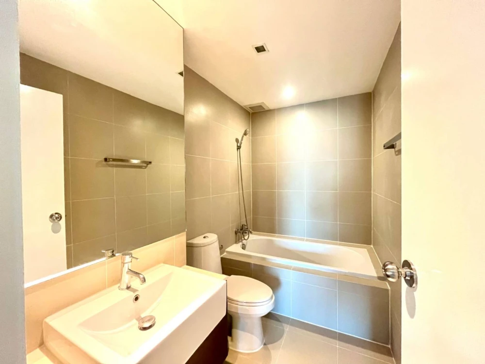 ให้เช่า!! คอนโด โนเบิล รีมิกซ์ สุขุมวิท 36 ชั้น 28 ห้องสวย renovate ใหม่ เฟอร์นิเจอร์ครบ พร้อมอยู่ ห้ามพลาด!!