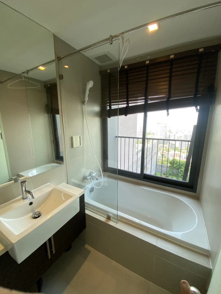 Condo for rent, Noble Remix Sukhumvit 36, complete with furniture and electrical appliances. Book now.