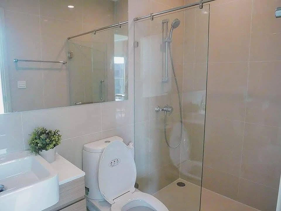 For rent!! Condo Noble Revolve Ratchada 2, room number 42/444, fully furnished, ready to move in, don't miss this price!!