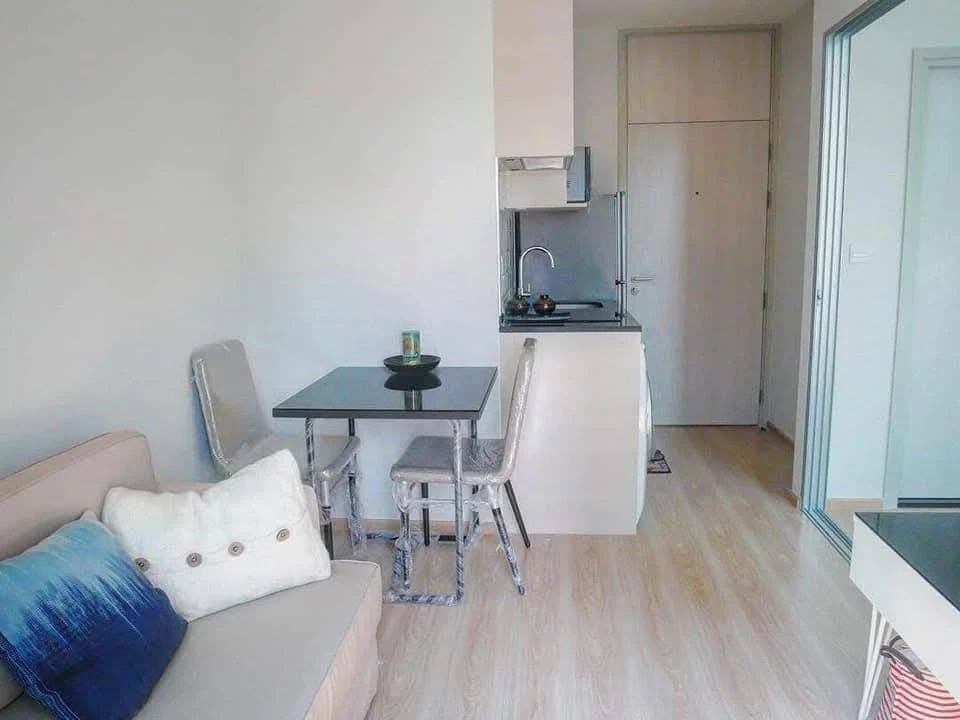 For rent!! Condo Noble Revolve Ratchada 2, room number 42/444, fully furnished, ready to move in, don't miss this price!!