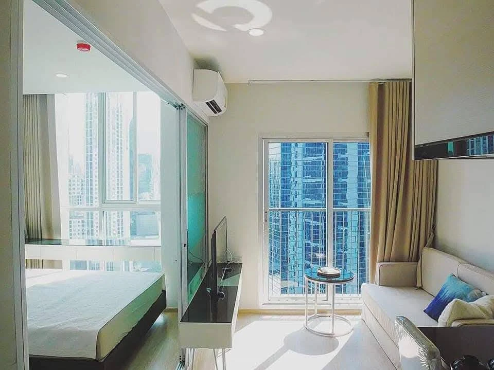 For rent!! Condo Noble Revolve Ratchada 2, room number 42/444, fully furnished, ready to move in, don't miss this price!!