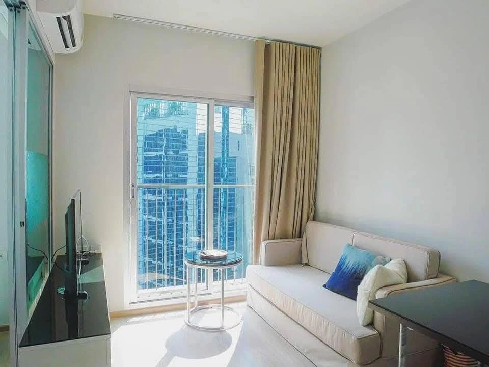For rent!! Condo Noble Revolve Ratchada 2, room number 42/444, fully furnished, ready to move in, don't miss this price!!