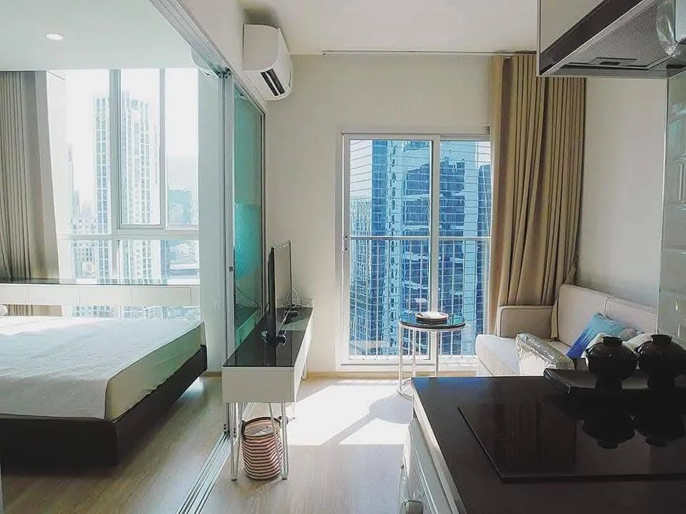 For rent!! Condo Noble Revolve Ratchada 2, room number 42/444, fully furnished, ready to move in, don't miss this price!!