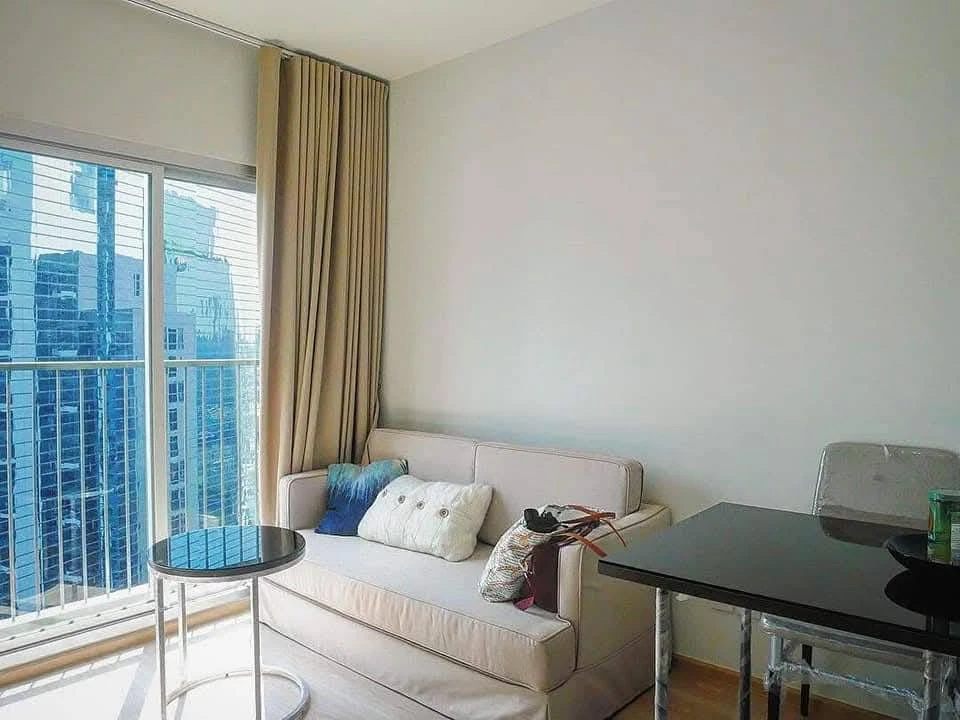 For rent!! Condo Noble Revolve Ratchada 2, room number 42/444, fully furnished, ready to move in, don't miss this price!!