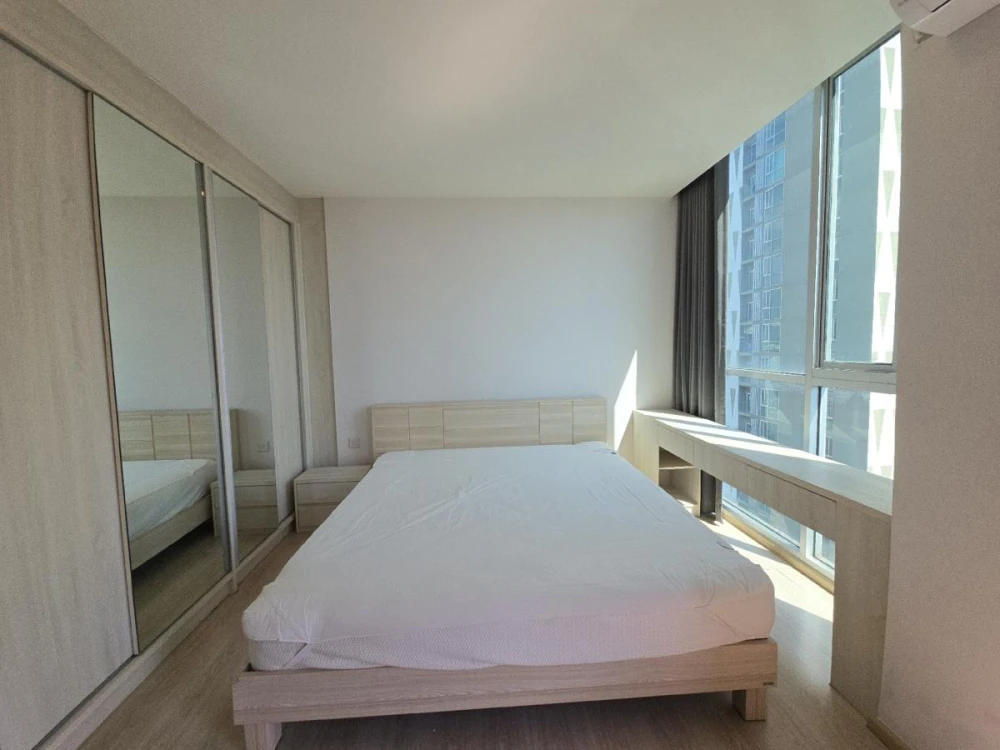 For rent!! Condo Noble Revolve Ratchada, 33rd floor, beautiful room, full facilities, hurry to book now!!