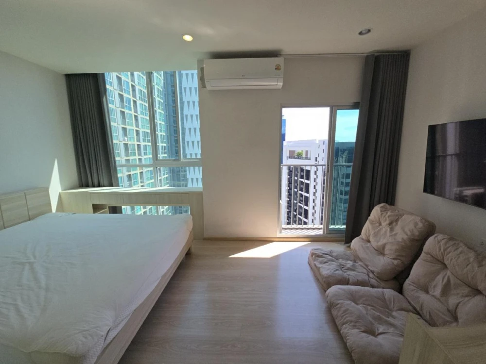 For rent!! Condo Noble Revolve Ratchada, 33rd floor, beautiful room, full facilities, hurry to book now!!
