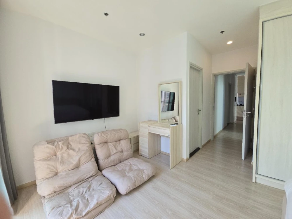 For rent!! Condo Noble Revolve Ratchada, 33rd floor, beautiful room, full facilities, hurry to book now!!