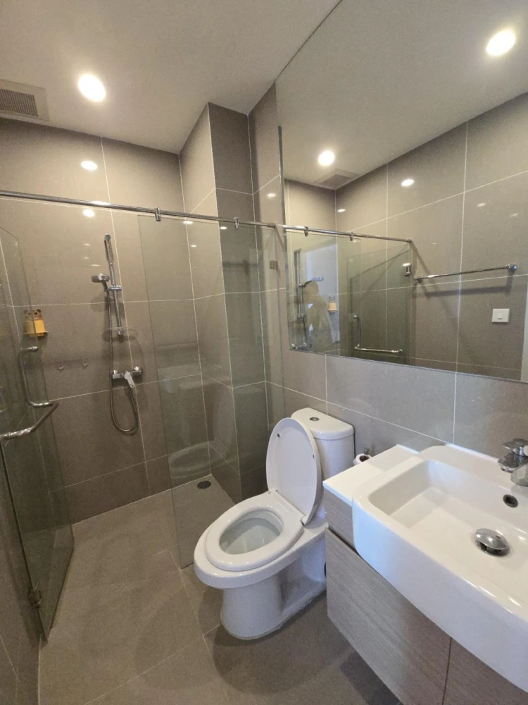 For rent!! Condo Noble Revolve Ratchada, 33rd floor, beautiful room, full facilities, hurry to book now!!