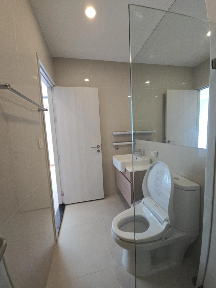 For rent!! Condo Noble Revolve Ratchada, 33rd floor, beautiful room, full facilities, hurry to book now!!