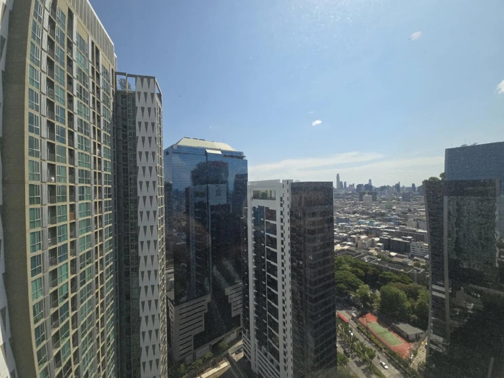 For rent!! Condo Noble Revolve Ratchada, 33rd floor, beautiful room, full facilities, hurry to book now!!