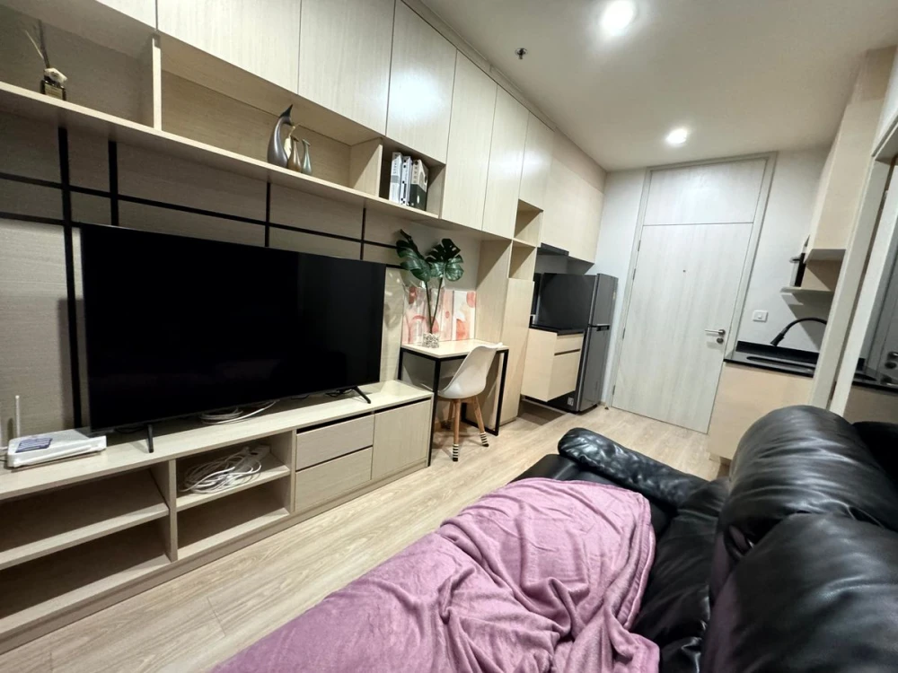 For sale,for rent!! Noble Revolve Ratchada condo, 30th floor, Ratchada road view, in the heart of the city, just bring your body and you can move in!!