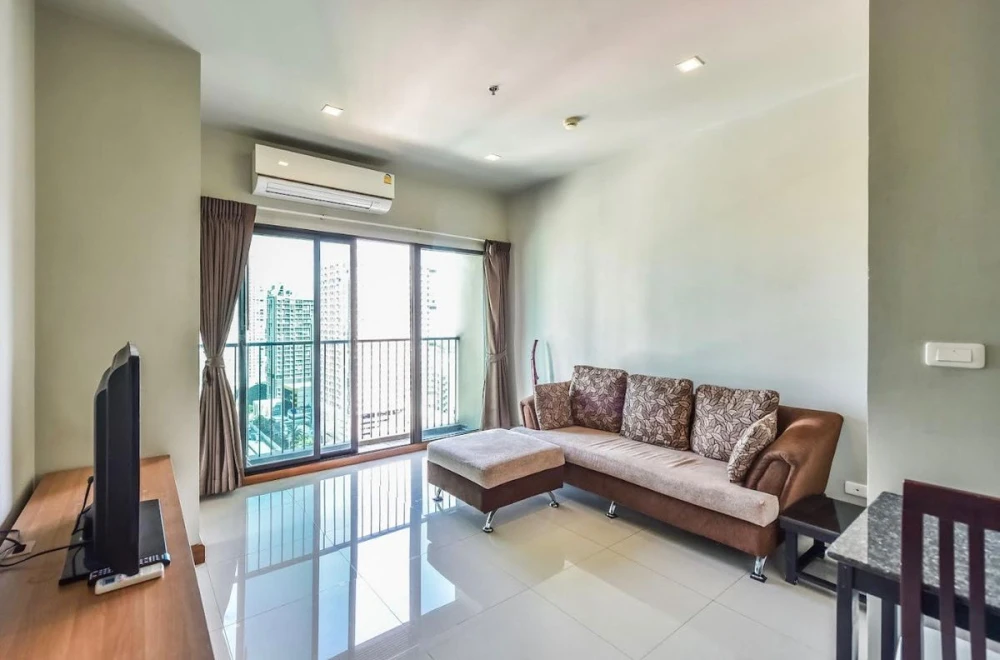 For rent!! Condo Noble Revent, 20th floor, very beautiful room, fully furnished, just bring your bags and move in. Don't miss it!!