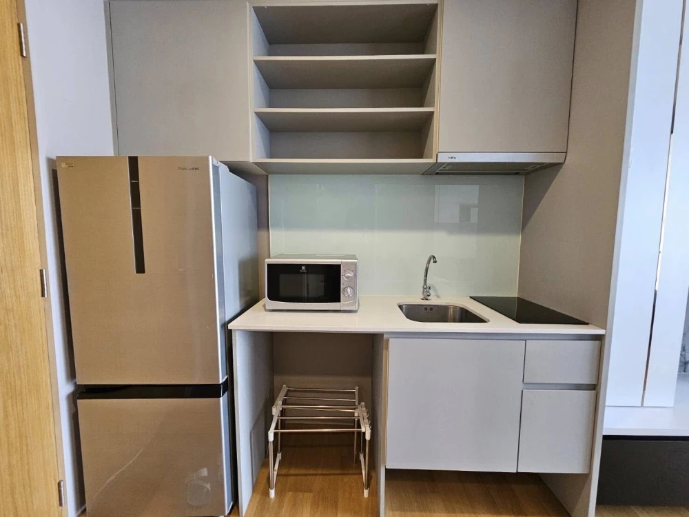 For rent!! Condo Noble Revo Silom, 9th floor, luxury condo, prime location, convenient transportation, hurry up and book now!!