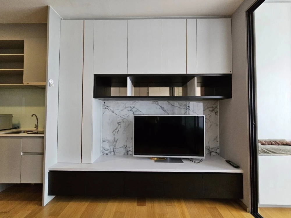 For rent!! Condo Noble Revo Silom, 9th floor, luxury condo, prime location, convenient transportation, hurry up and book now!!