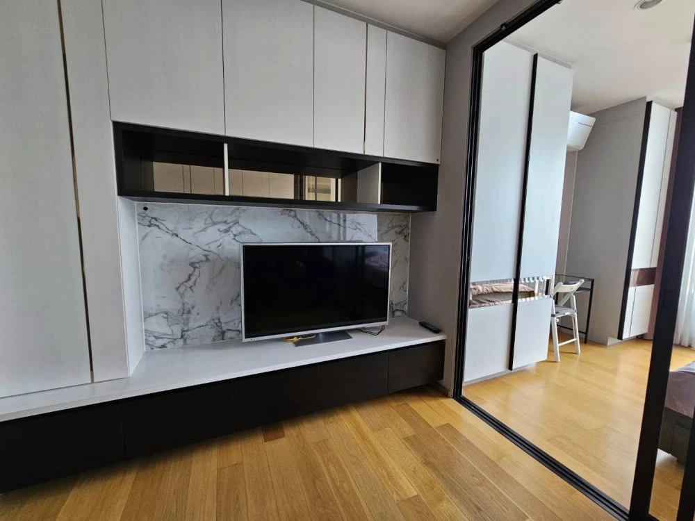 For rent!! Condo Noble Revo Silom, 9th floor, luxury condo, prime location, convenient transportation, hurry up and book now!!