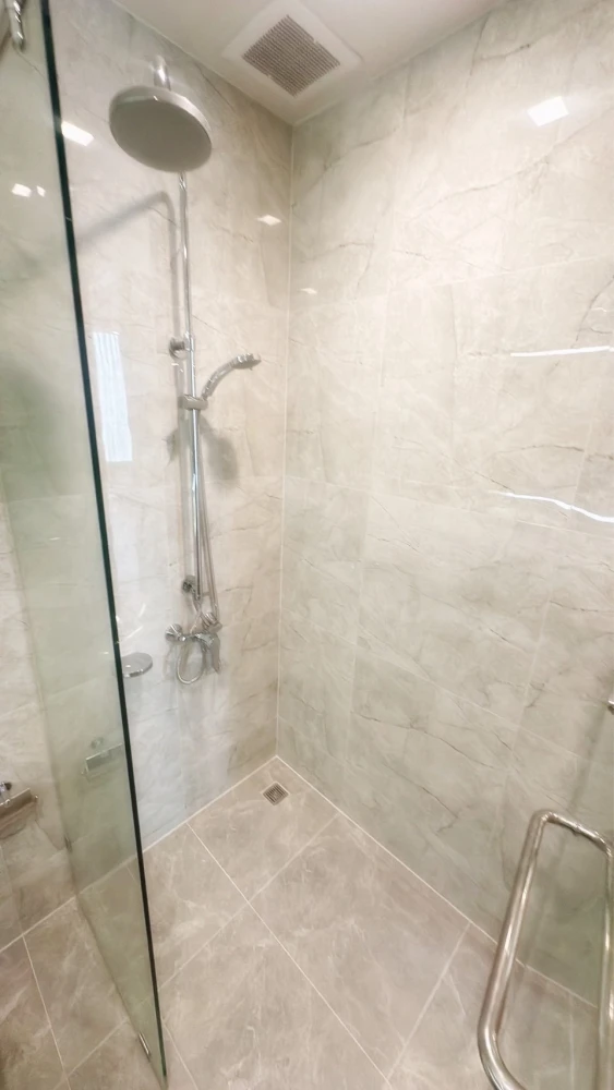 For rent!! Condo Noble Around Sukhumvit 33, 5th floor, beautiful room, good location, good price, convenient transportation, don't miss it!!