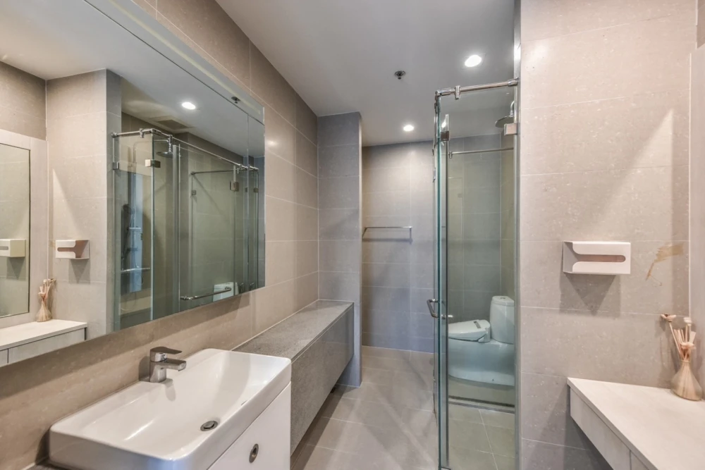 For rent!! Condo Noble Ploenchit, 12th floor, luxury condo, beautiful room, fully furnished, ready to move in, don't miss it!!